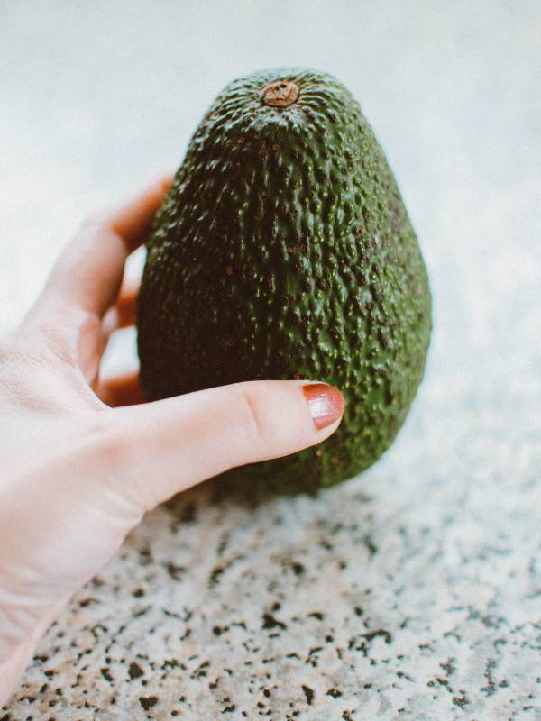 Piel de aguacate manchas en las manos