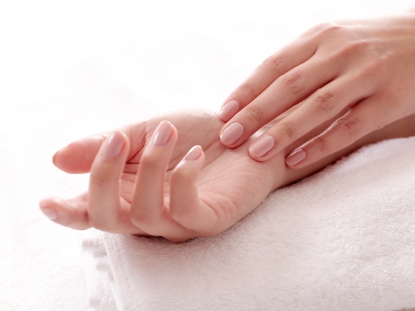como hidratar las uñas en casa